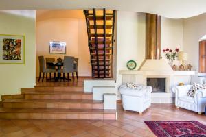 Villa Battiato . Home n Pool