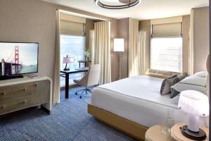 Deluxe King Accessible room in Hotel Zoe Fisherman's Wharf