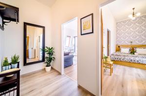 AC + TERRACE Breakfast at Tiffany’s