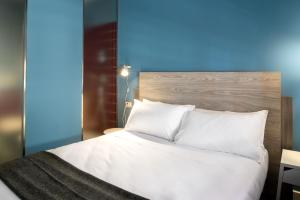 Double Room with Private Bathroom room in Almarossa
