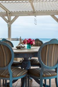 Silver Sun Studios & Apartments