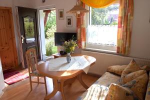 Ferienhaus und Ferienwohnung "Am Waldsaum"
