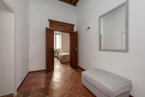 Antique-Modern Flat by Navona Square