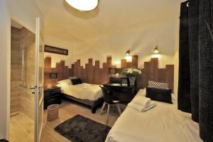 Hotels Logis Hotel La Chaize : Petite Chambre Double Standard - Vue sur Cour