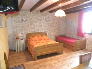 B&B / Chambres d'hotes Auberge les Volpilieres : Chambre Triple