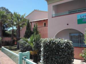 Appartements Les jardins de la mer marine de bravone - pour 4 pax plus 2 enfants piscine cote mer : photos des chambres