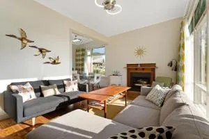 The 50's Beach House - Merimbula
