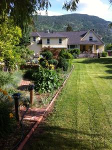 Genelle House B&B Guest House