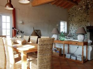 Maisons de vacances Lavish Mansion in Fargues-sur-Ourbise with Private Pool : photos des chambres