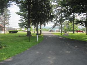 Pinecrest Motel