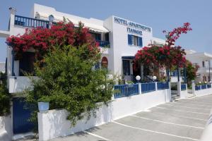 Giannis Hotel Apartments Milos Greece