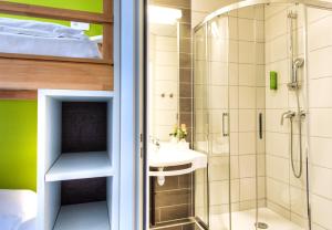 Auberges de jeunesse Ciarus : Chambre Triple avec Salle de Bains Privative