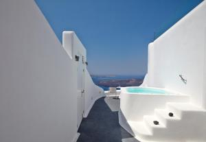 Imerovigli, Imerovigli, 84700, Santorini, Greece.