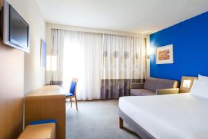 Superior Triple Room with One Queen Bed and One Sofa Bed room in Novotel Lisboa
