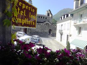 Hotels Hotel Les Templiers : photos des chambres