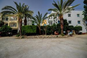 Renos Apartments