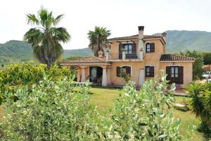 Pansion Villa Thanit B&B Girasole Itaalia