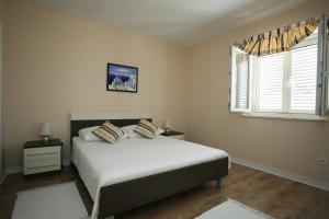 Elegant Villa in Brač with Private Pool