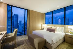 Suite Thương Gia Hướng Bầu Trời (Executive Sky View Suite)