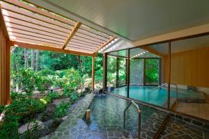 乐娜莎赤泽山林小屋