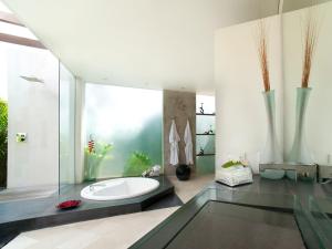 Biệt thự 3 phòng ngủ có hồ bơi riêng (Three-Bedroom Villa with Private Pool)