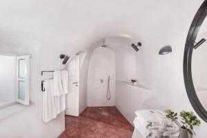 Pergola Suite with Plunge Pool and Caldera View room in The Vasilicos