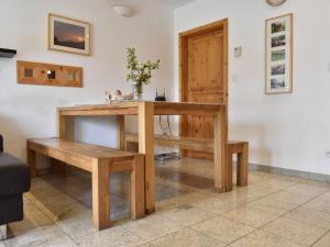 Charming holiday home with terrace in Varsberg