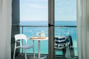 Two-Bedroom Apartment  with sea view (2-3) room in Pierre & Vacances Blanes Playa