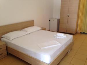 Triple Room with Sea View room in Hotel villa Petro