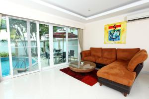 Hidden Palm Pool Villas