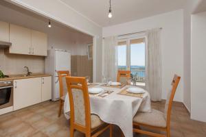 Bulat Sea View Apartments