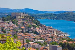 Bulat Sea View Apartments