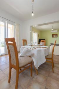 Bulat Sea View Apartments