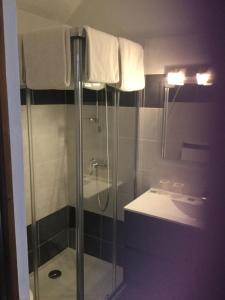 Hotel La Québécoise photo 21
