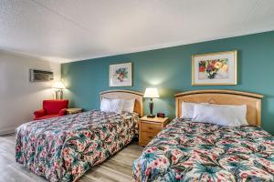 Superior Double Room with Two Double Beds with Ocean Front View room in Sea Hawk Oceanfront Motel