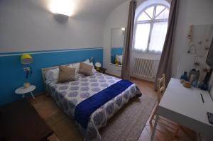 Standard Double Room with Shared Bathroom
