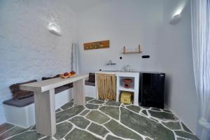 AMOsuites & Spa Folegandros Greece
