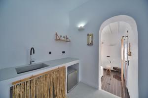 AMOsuites & Spa Folegandros Greece