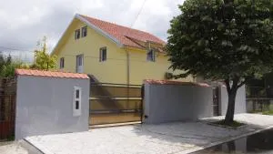 ZEN Apartmani - Čenej