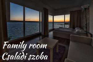 Family Room with Lake View room in Hotel Lido