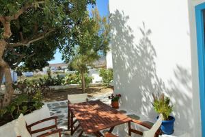 Meltemi Studios and Apartments Paros Greece