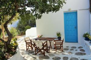 Meltemi Studios and Apartments Paros Greece