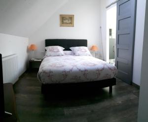 B&B / Chambres d'hotes La longere Des Glycines : photos des chambres