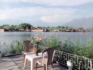 Kashmir View group of Houseboat