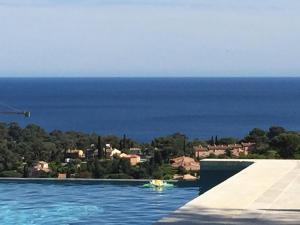 Maisons de vacances new! Villa vue mer panoramique proche plages Saint-Tropez calme parking facile piscine privee individuelle : photos des chambres