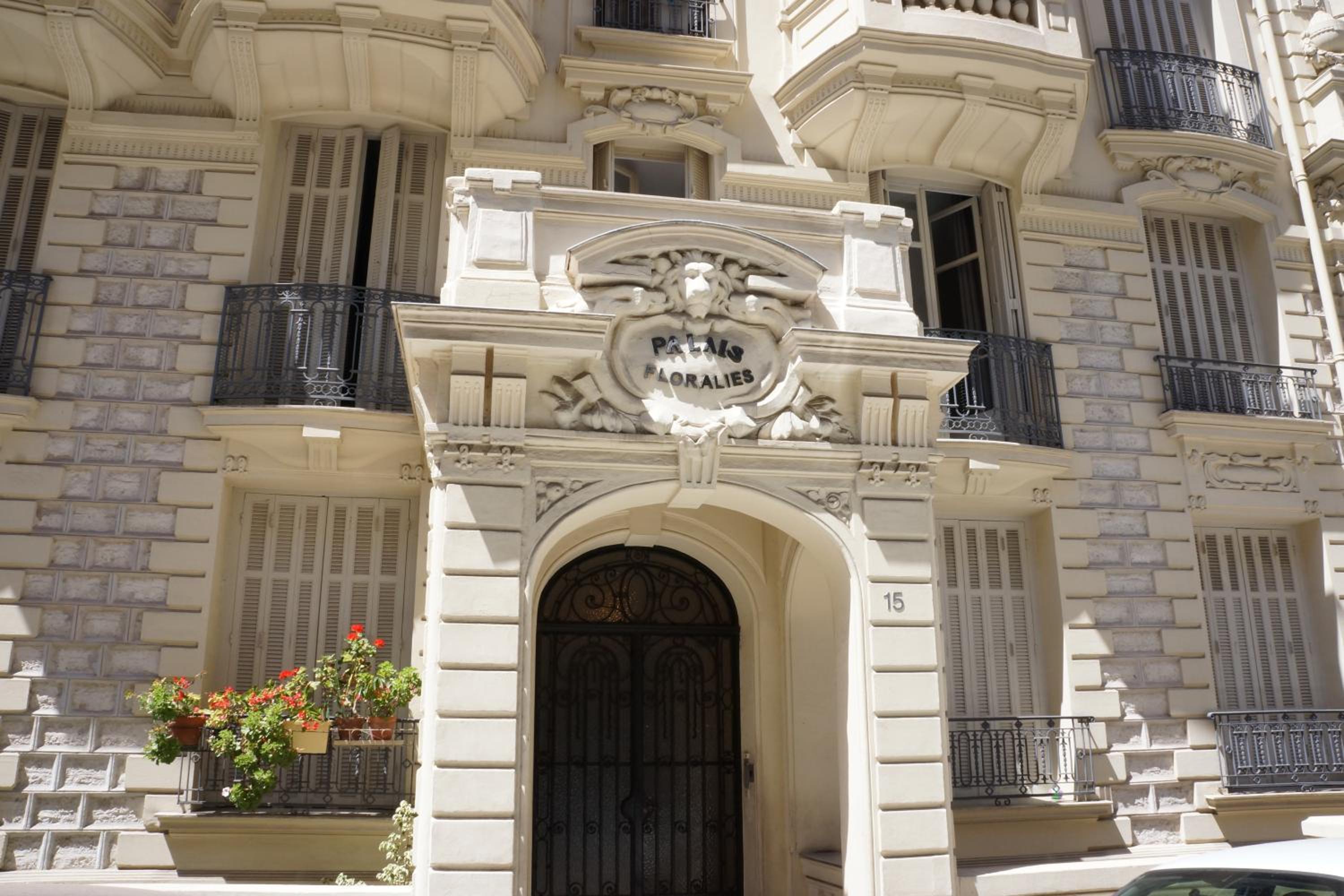 Adorable apartment in Nice downtown Images