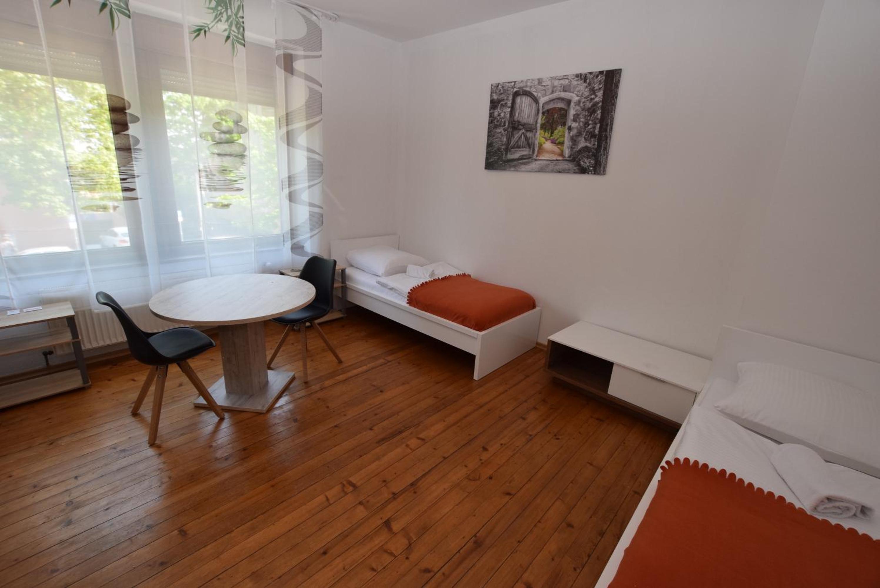 Apartment Ostendplatz Images