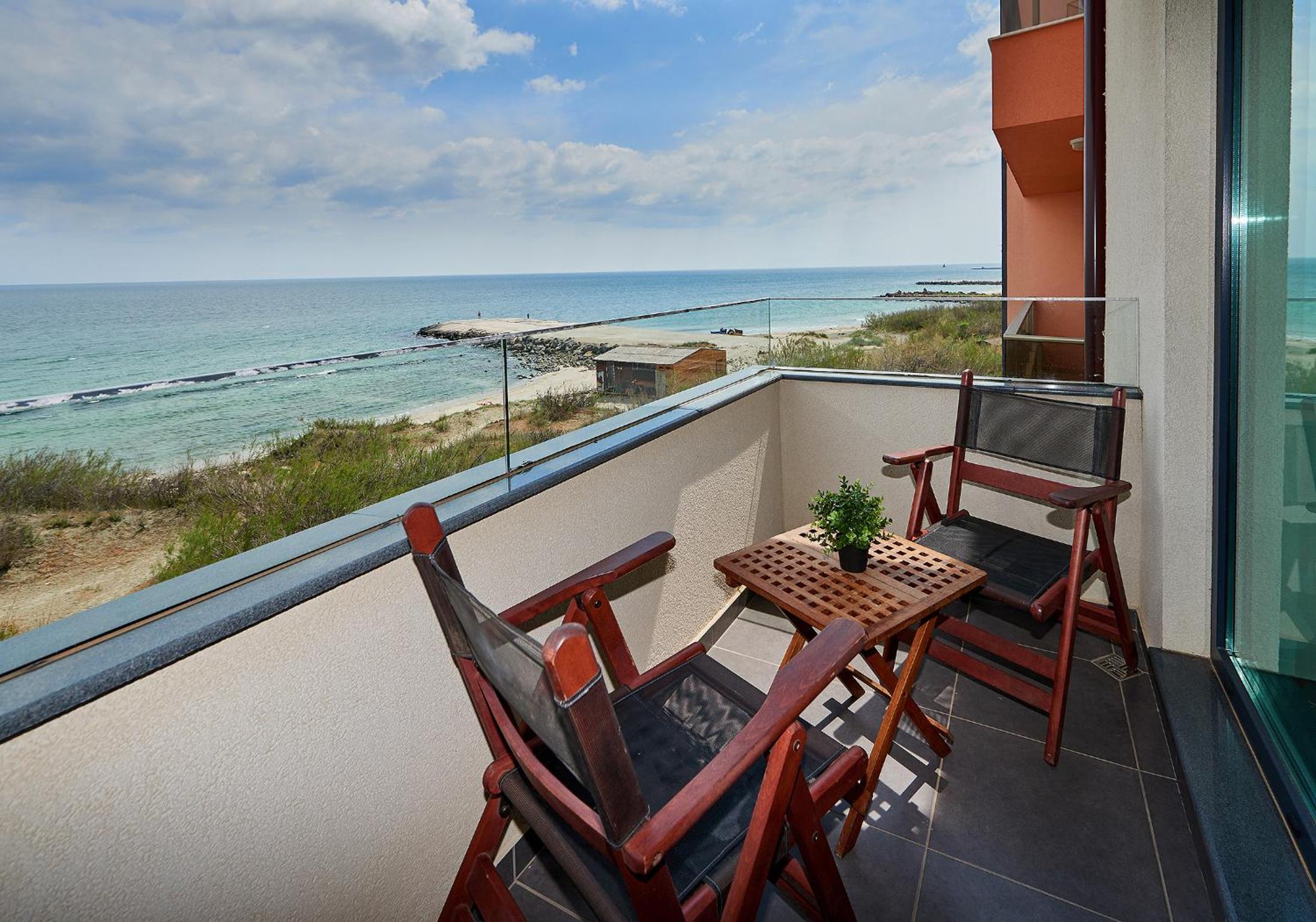 Botabara Del Mar Apartments Images