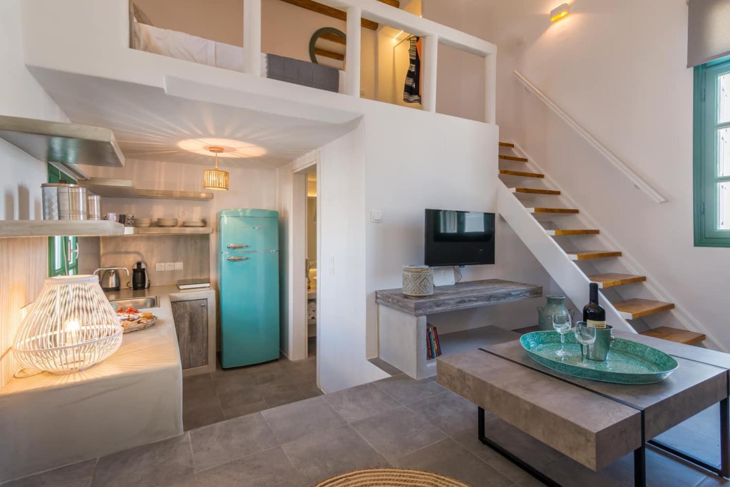 Babounis Suite Images