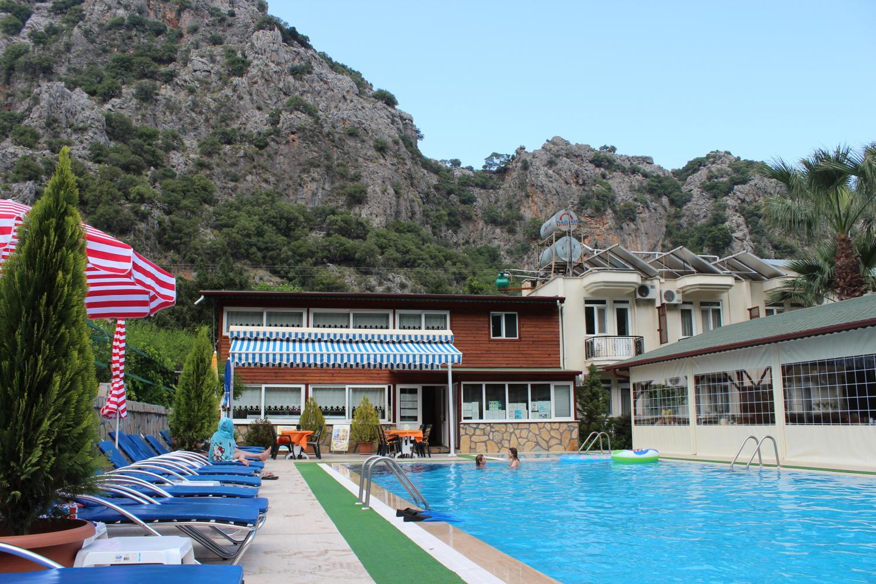 Canada Hotel & Bungalows